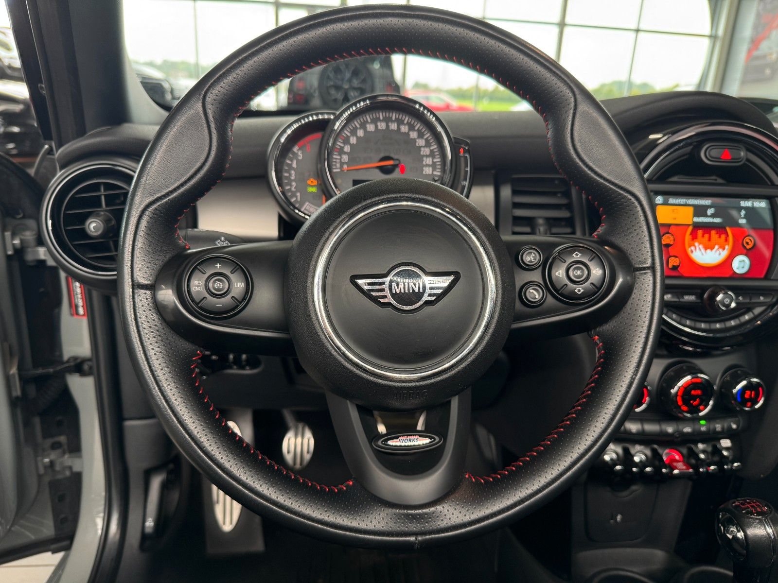 Fahrzeugabbildung MINI Cooper D 5-trg. "LED Navigation PDC Sportsitze"