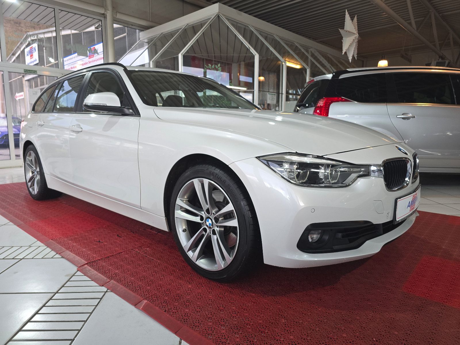 BMW 330d xDrive Advantage BUSINESS+AHK+NAVI+LED+PANO