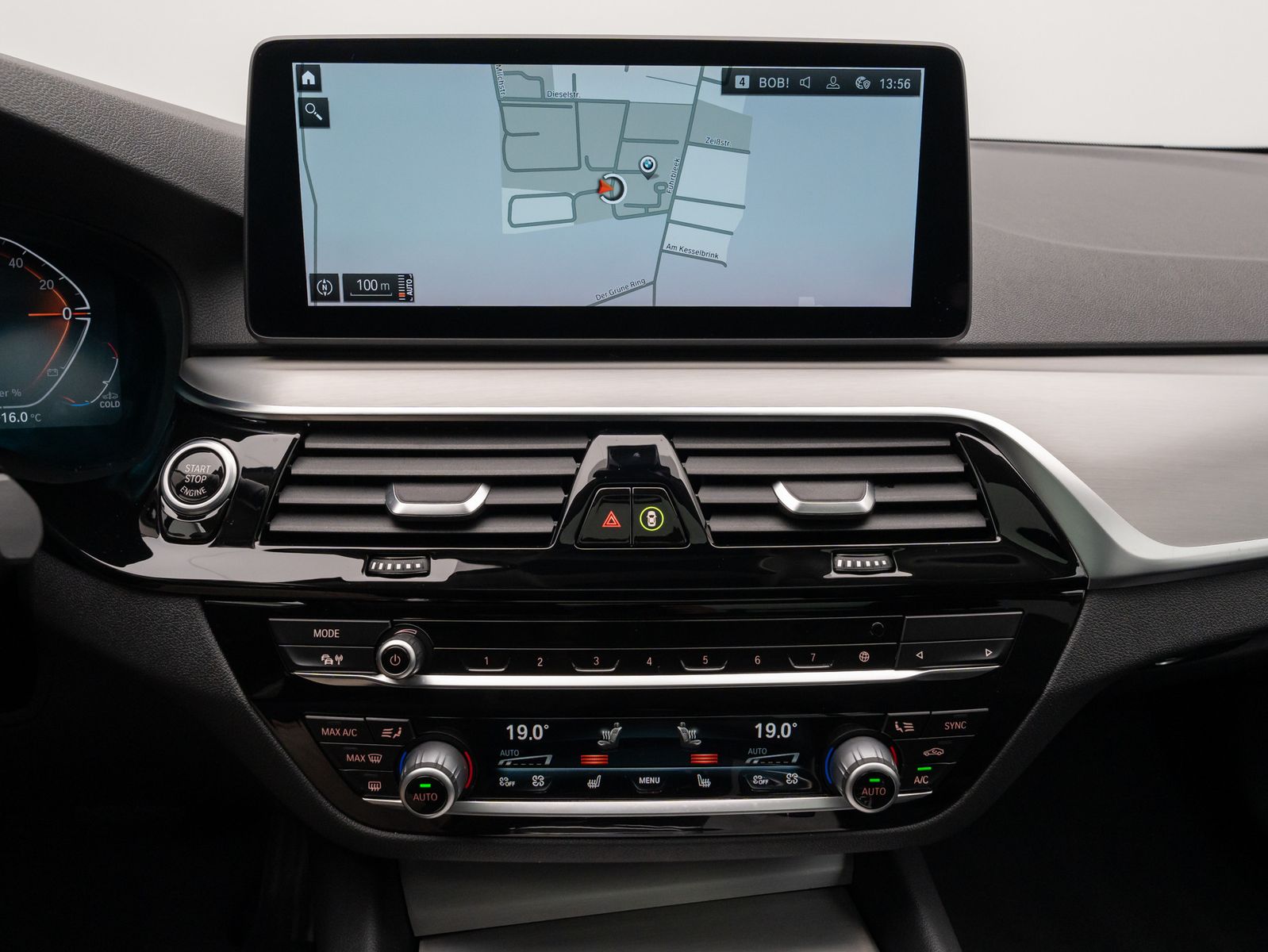 Fahrzeugabbildung BMW 530d Kamera DAB HiFi Panorama HUD Sport 19Zoll