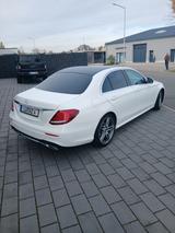 Mercedes-Benz E 300 d Autom. - - weiße Mercedes-Benz E 300