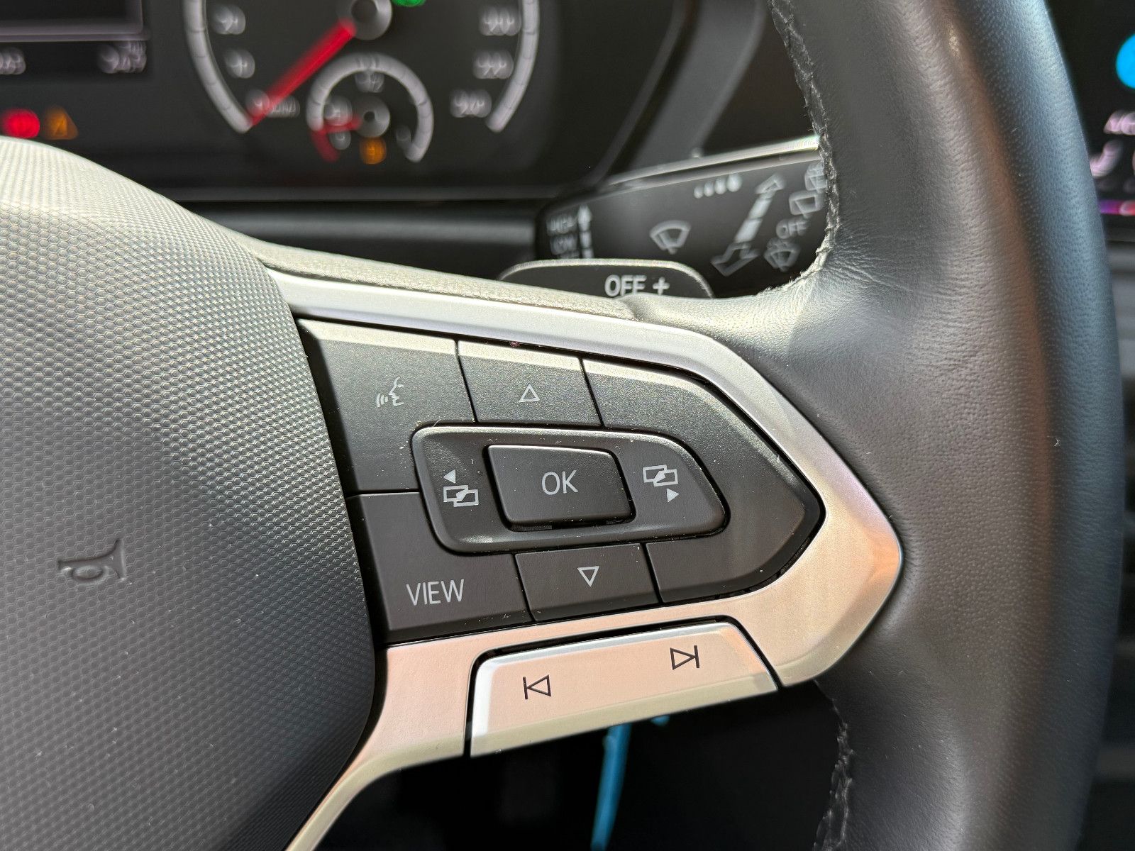 Fahrzeugabbildung Volkswagen Caddy California Maxi DSG ACC AHK LED Kam Sthz