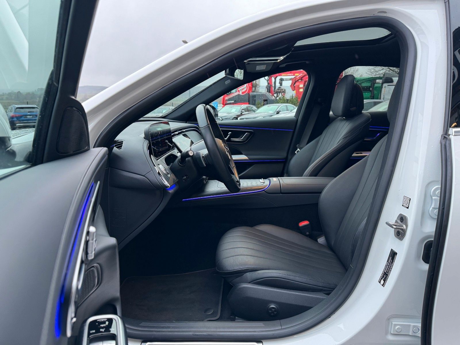 Fahrzeugabbildung Mercedes-Benz E 450 4M Avantgarde+Pano+DistrPro+Digital+360