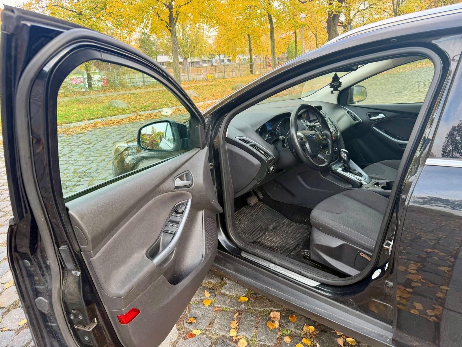 Ford Focus 2012 — photo 9