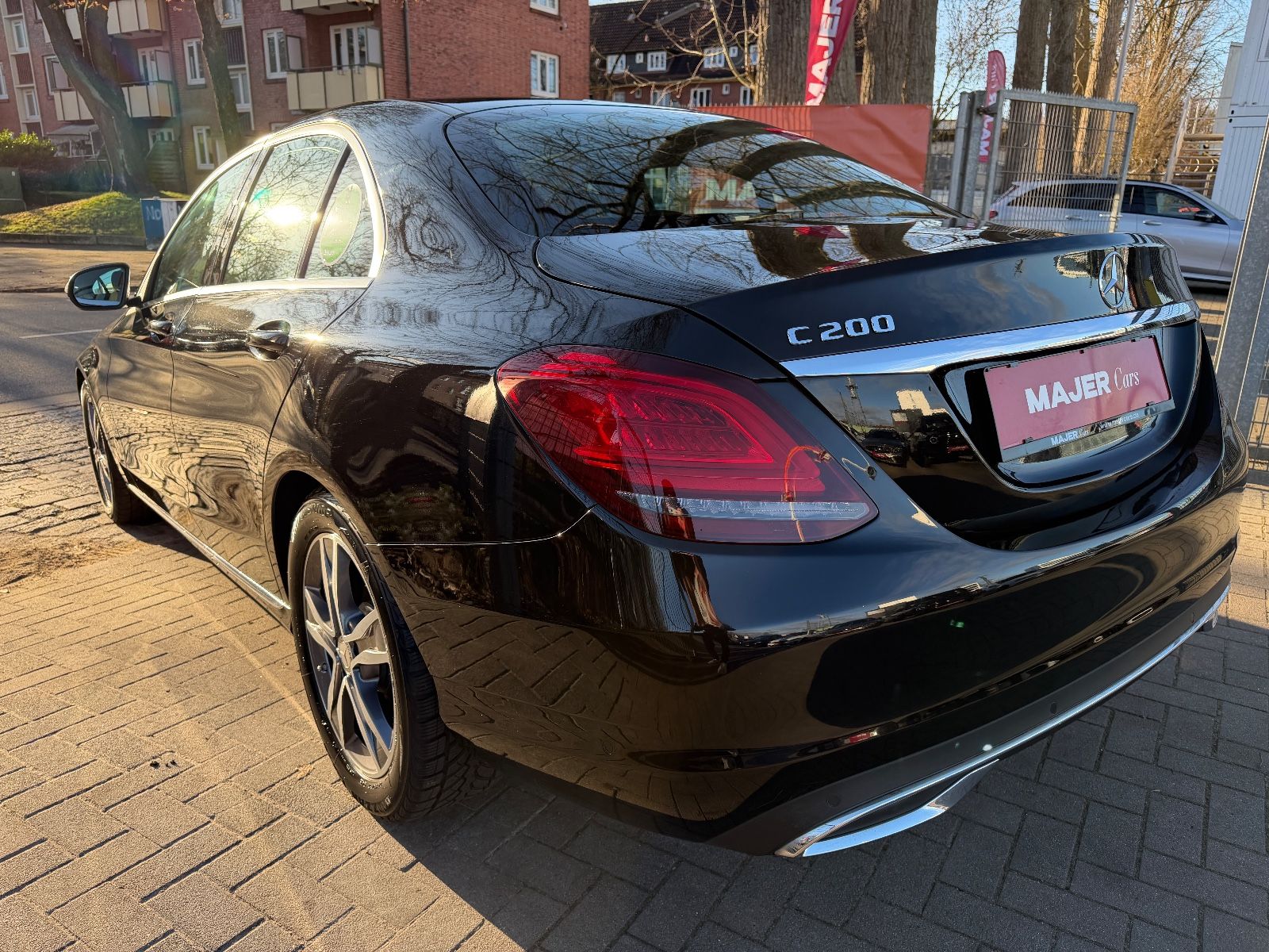 Fahrzeugabbildung Mercedes-Benz C 200 Lim. Avantgarde*SCHIEBEDACH*LED*ACC*TEILLE