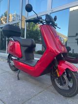 NIU Elektroroller NQi Sport 45km/h (BJ 20) + 2 Helme - NIU Roller