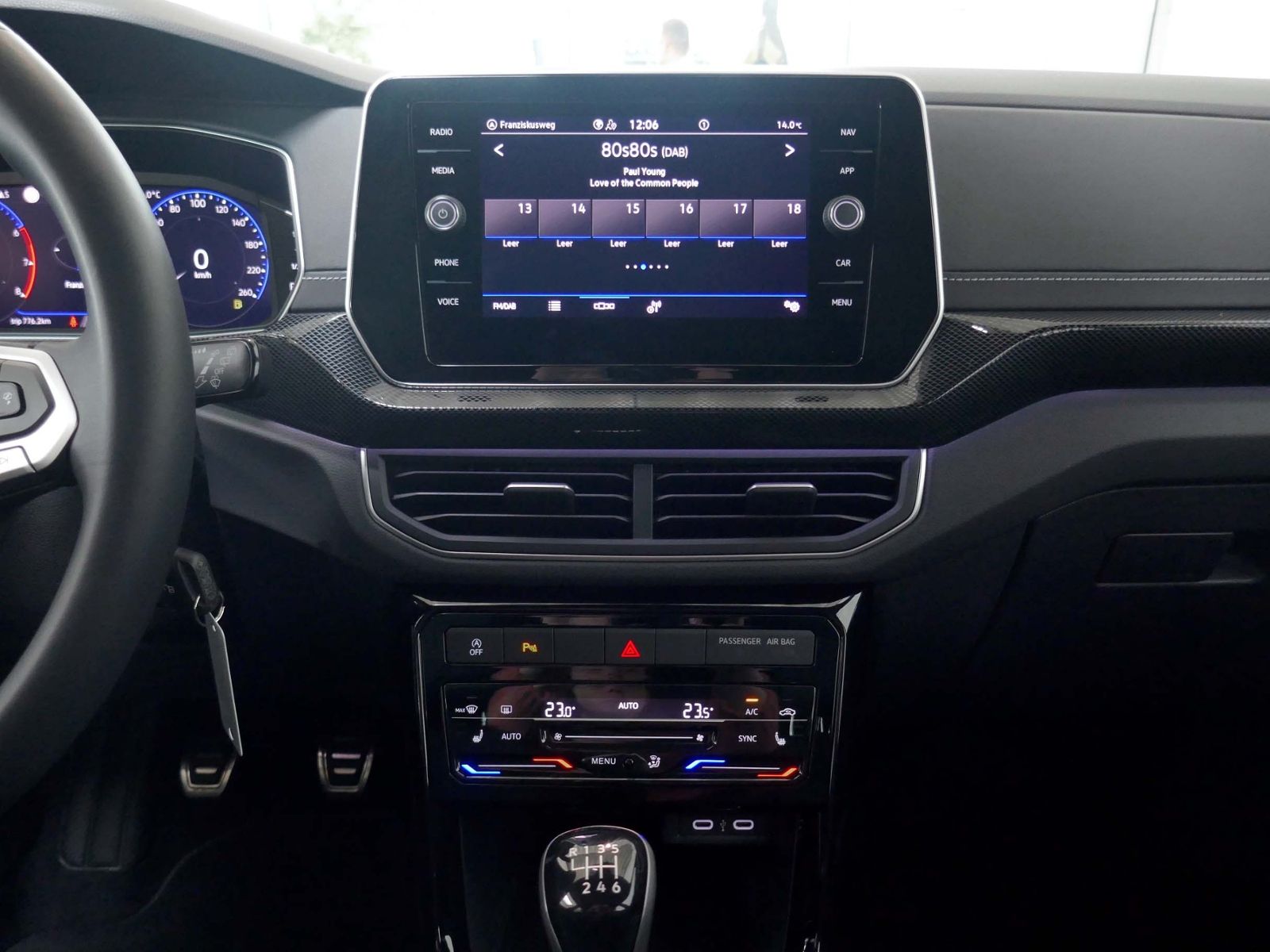 Fahrzeugabbildung Volkswagen T-Cross R-Line 1.0 TSI | LED RFK ACC Navi
