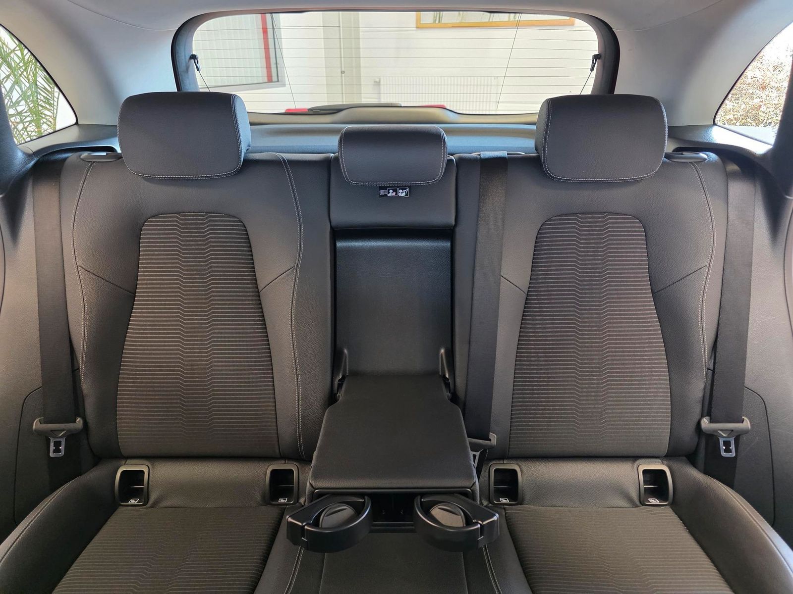Fahrzeugabbildung Mercedes-Benz B250 Autom. /LED/Navi/StandHz/Park-As/Ahk