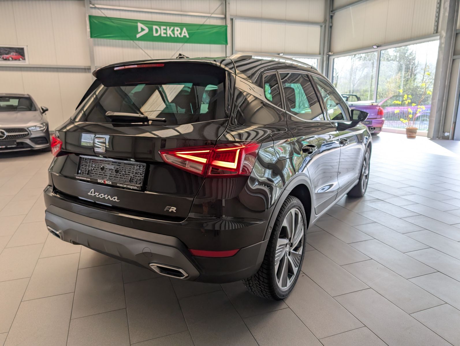 Fahrzeugabbildung SEAT Arona 1.5 TSI DSG FR LED ACC Cam Dinamica AHK 18