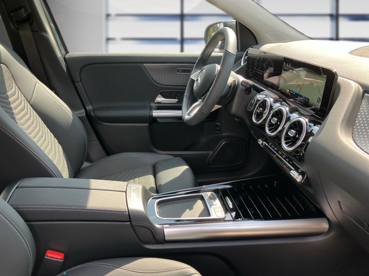 Fahrzeugabbildung Mercedes-Benz GLA 180 PROGRESSIVE+LENKRHZ+EL.HECKKL+LED+KAMERA