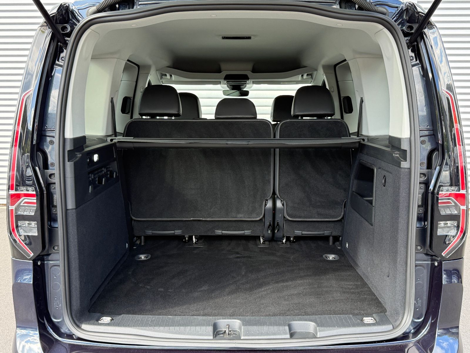 Fahrzeugabbildung Volkswagen Caddy Style TDI DSG AHK LED Navi Kamera SHZ