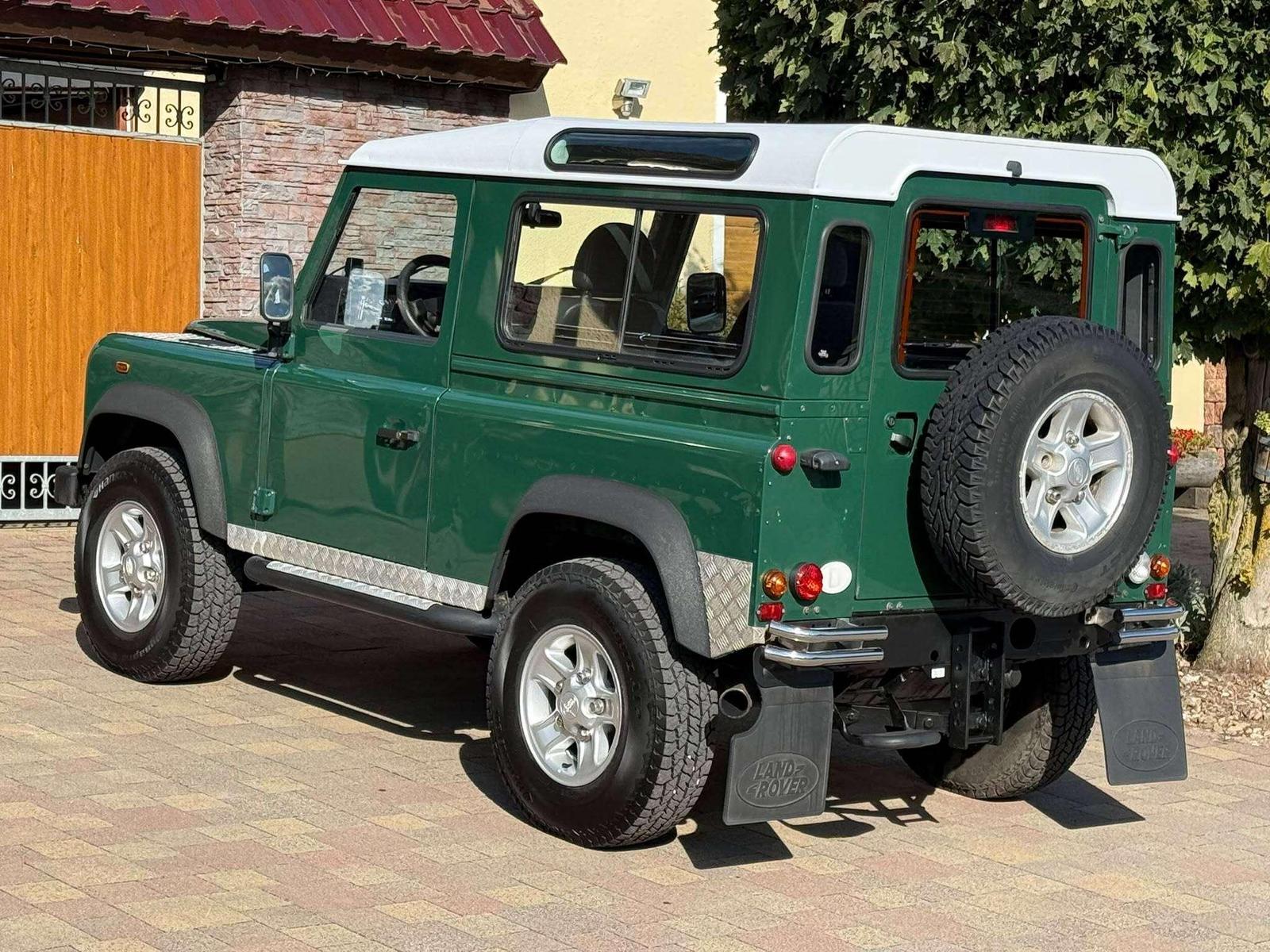 Land Rover Defender 90 E 122ch - BVM - Carnet entretien - Entretien récent - Pneus toutes saisons