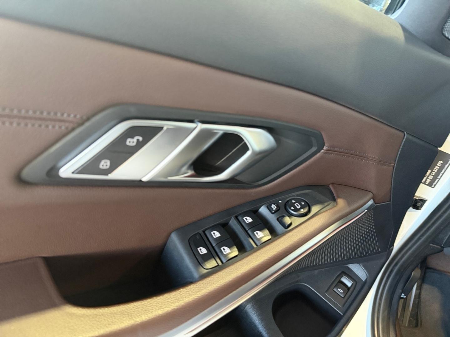 BMW 318 i Touring Luxury Line*AUTOMATIK*LED*PDC*KAME