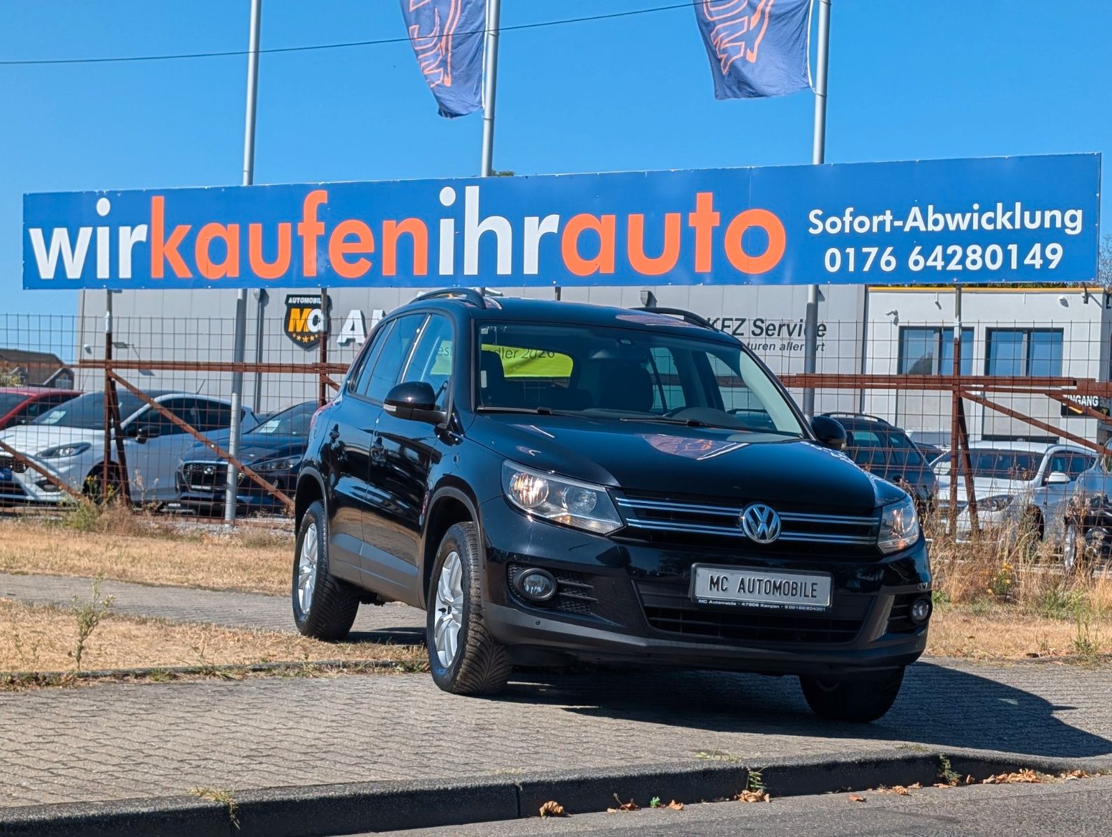 Volkswagen Tiguan - 1