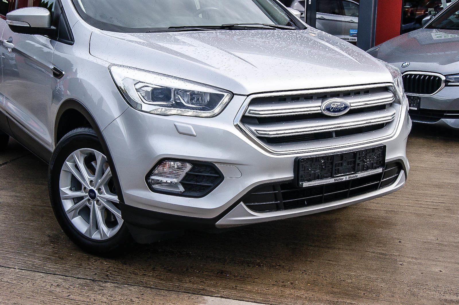 Fahrzeugabbildung Ford Kuga 1.5 Aut Titanium XENON NAVIGATION PDC 1HAND