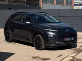 Hyundai KONA E Select ACC LKAS SHZ LHZ CAM CarPlay - Hyundai KONA Elektro: Schwarz