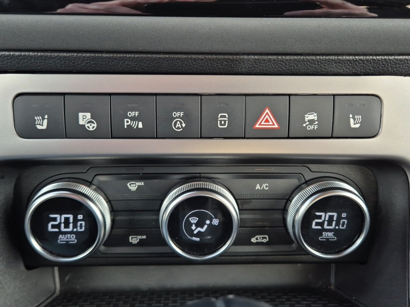 Fahrzeugabbildung Mercedes-Benz T-180 AUTOMATIK KAM LEDER NAVI LED ALLWETTER