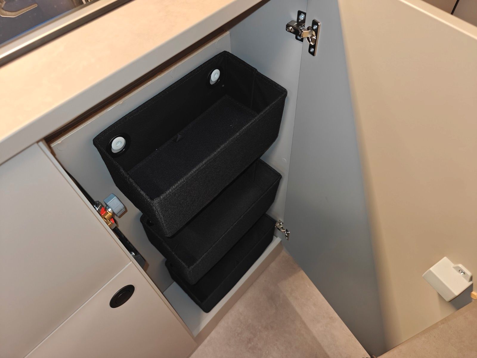 Fahrzeugabbildung LMC Tracer V 670 - Tracer Van Paket, 140PS, MJ2026 -