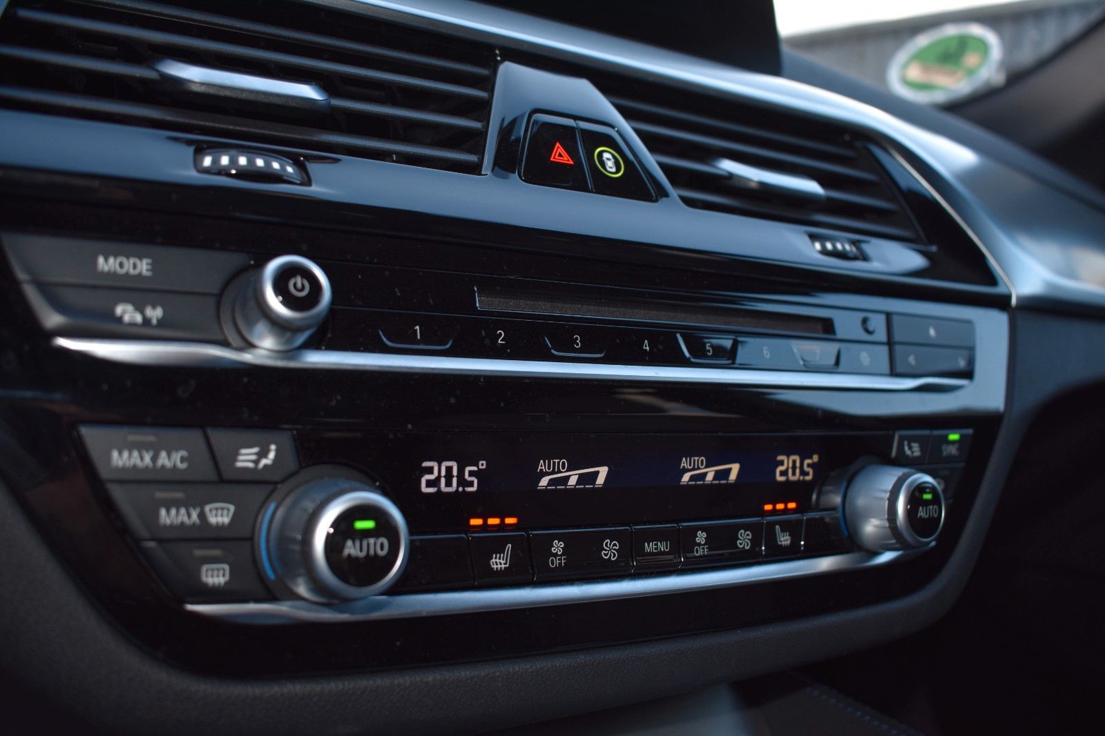 Fahrzeugabbildung BMW 520d Touring xDrive M Sport AHK/LED/KAMERA/TEMP.