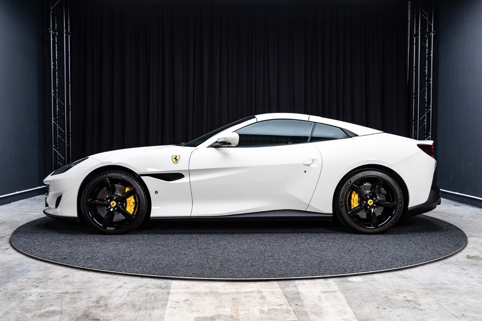 FERRARI Portofino 3.9 T V8 DCT · 5.660 km · Carbon-Lenk – Bild 4