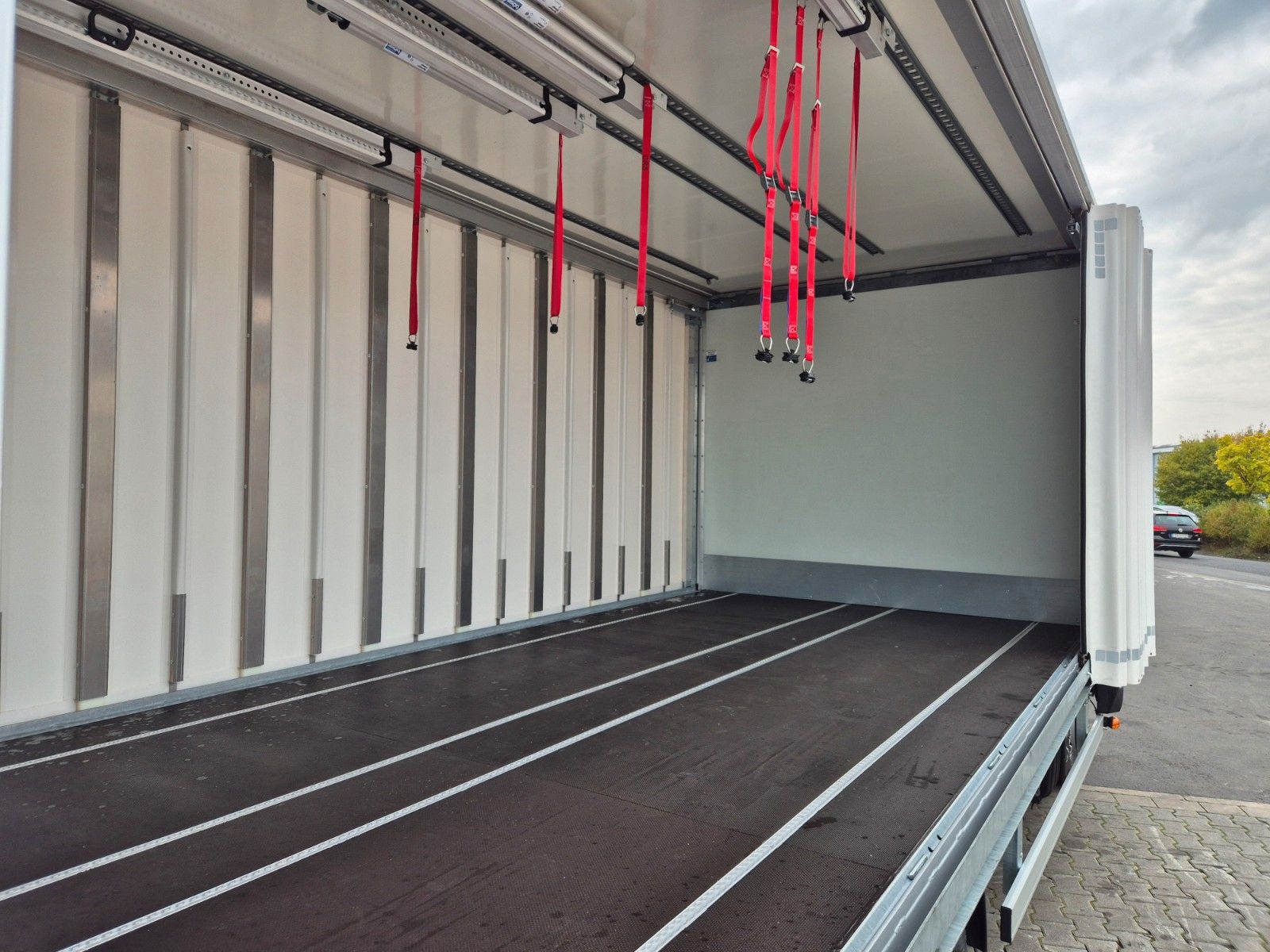 Fahrzeugabbildung Iveco Eurocargo ML120EL25/P Böse Schiebeplanen LBW AHK