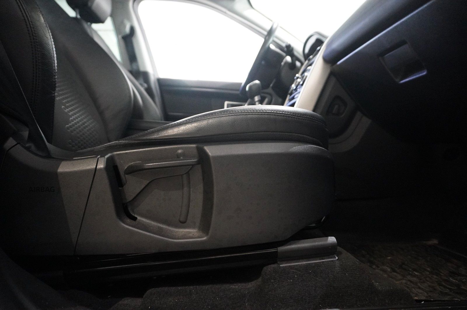 Fahrzeugabbildung Land Rover Discovery Sport 2.0D PURE NAVI/LED/SHZ/PDC/SPORT