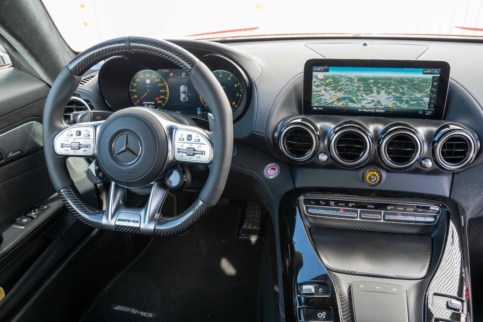 Fahrzeugabbildung Mercedes-Benz AMG GT R V8 CARBON BURMESTER 19/20" PERFORMANCE