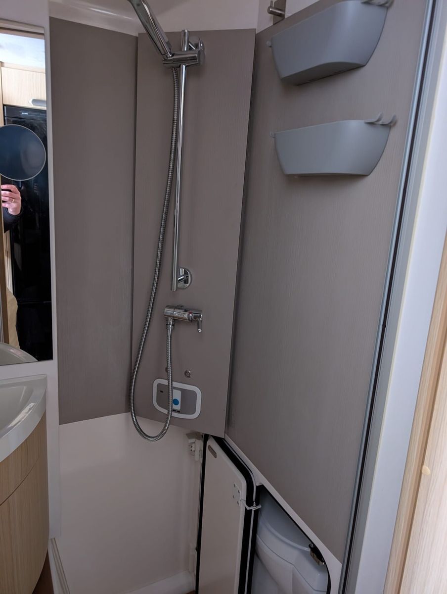 Fahrzeugabbildung Niesmann + Bischoff Smove 7.4 E Hubstützenanlage,Wechselrichter