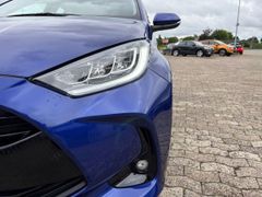Fahrzeugabbildung Toyota Yaris Hyb Team D LED SHZ 15 Jahre Garantie
