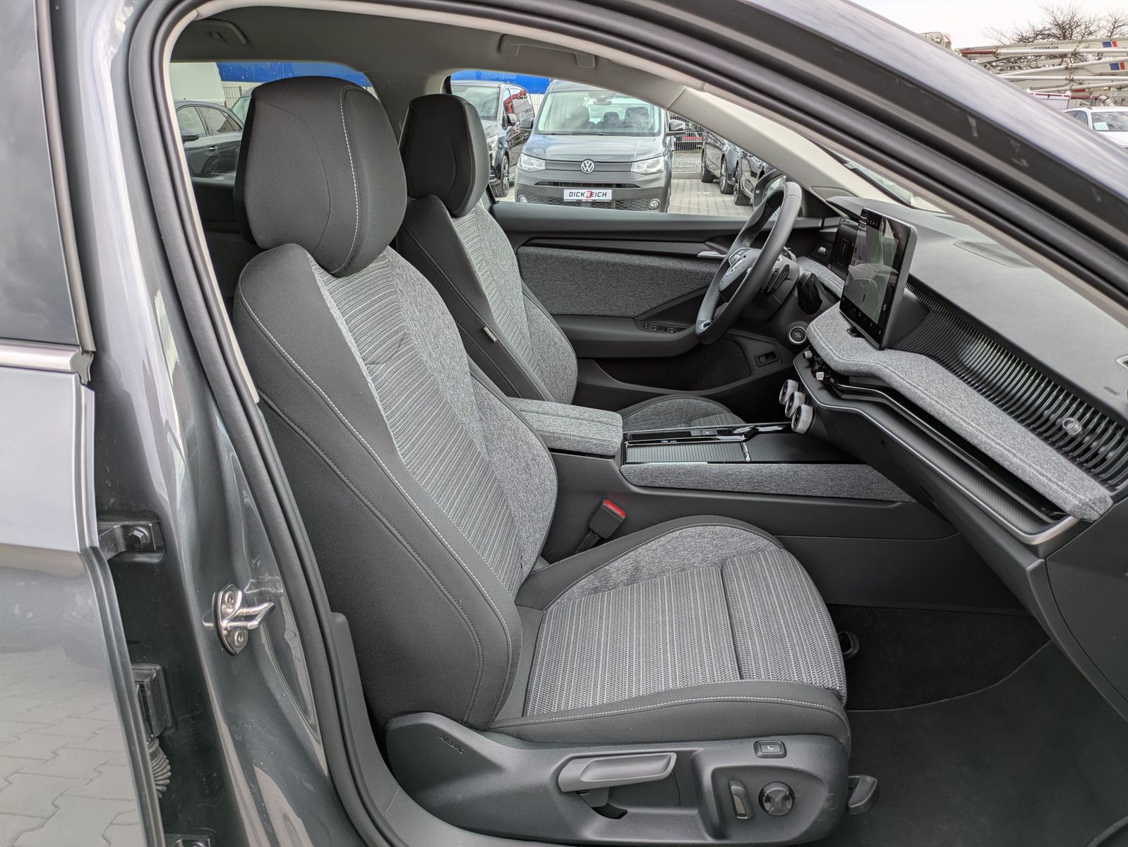 Fahrzeugabbildung SKODA Superb 2.0 TDI 4x4 Selection MATRIX*AHK*5J GAR.