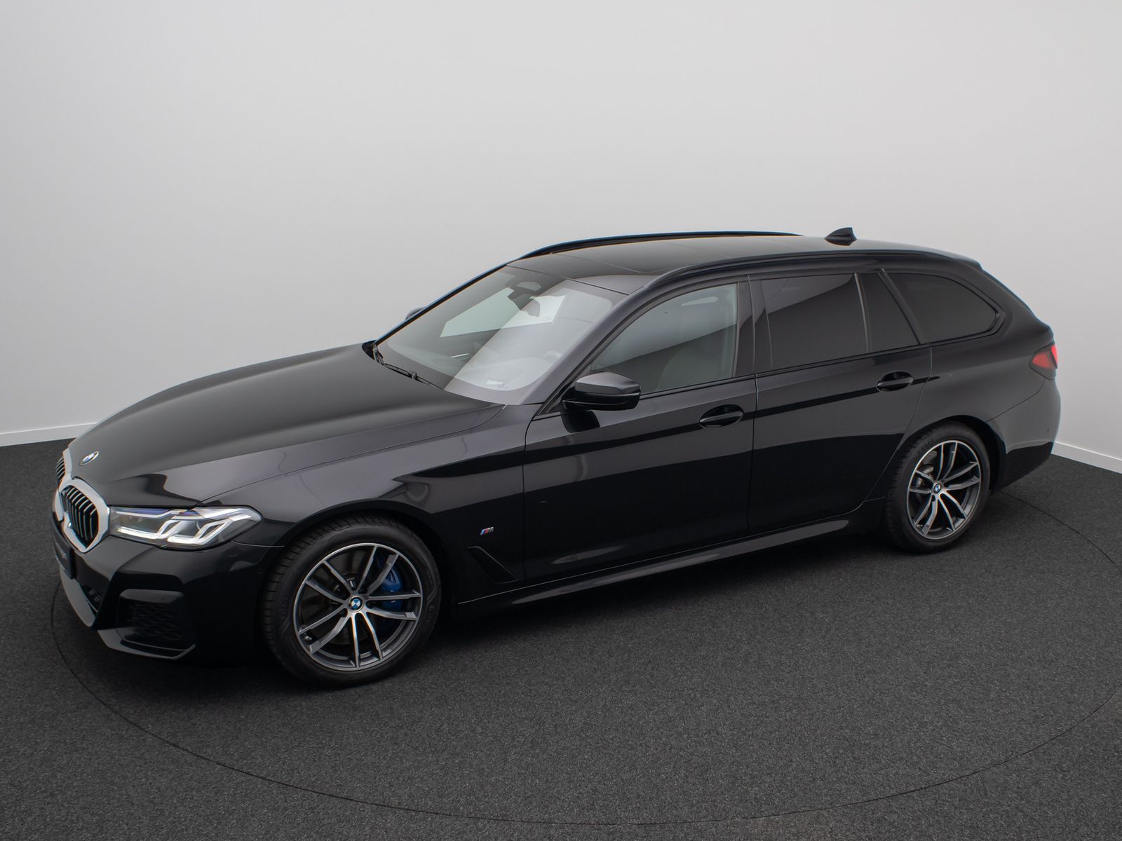 Fahrzeugabbildung BMW 540d xD M Sport DAB HUD DisplayKey Panorama HiFi