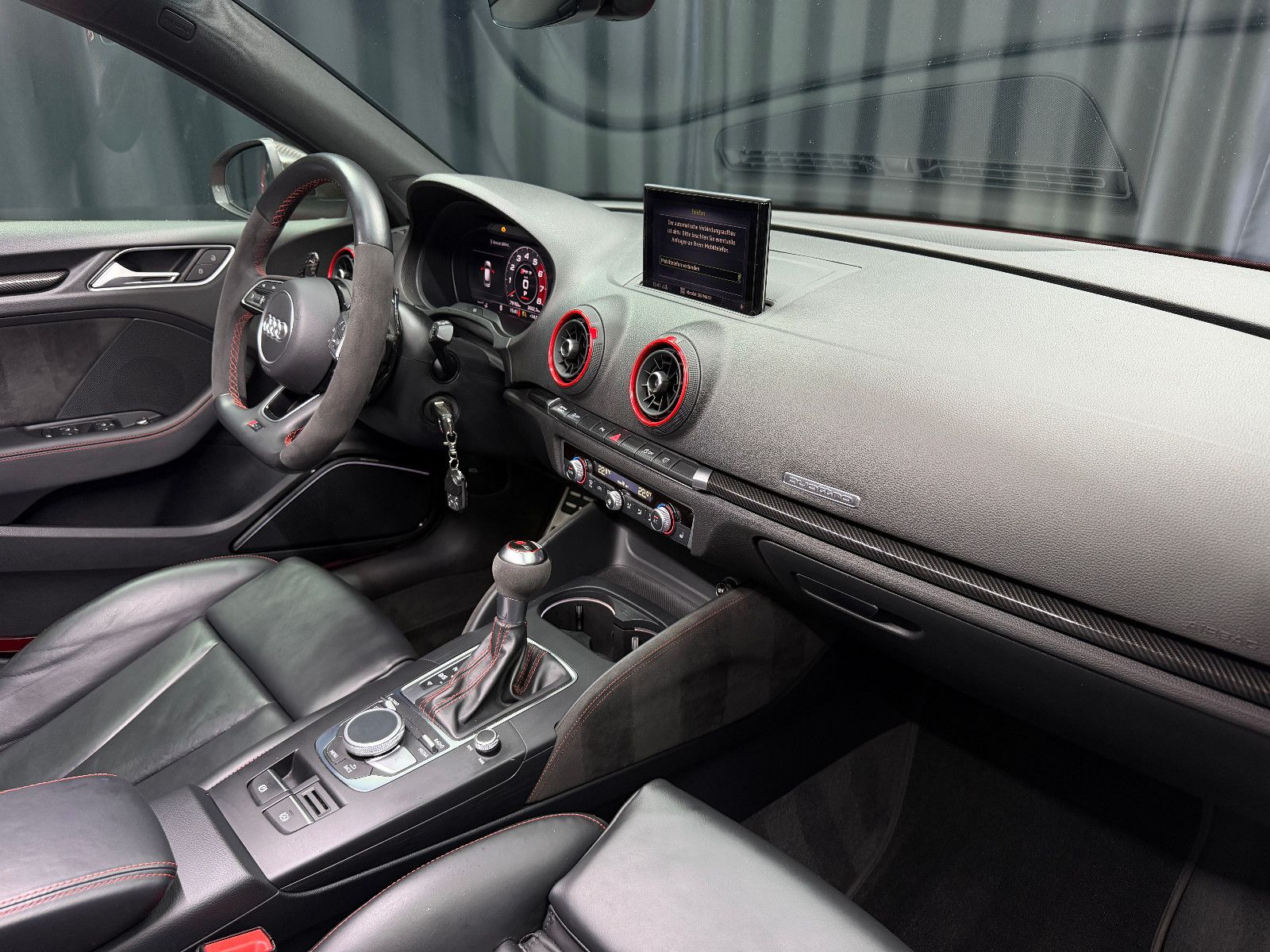 Fahrzeugabbildung Audi RS3 Sportback 2.5 TFSI|EVENTUR|BTMIRS-SITZ|B&O|