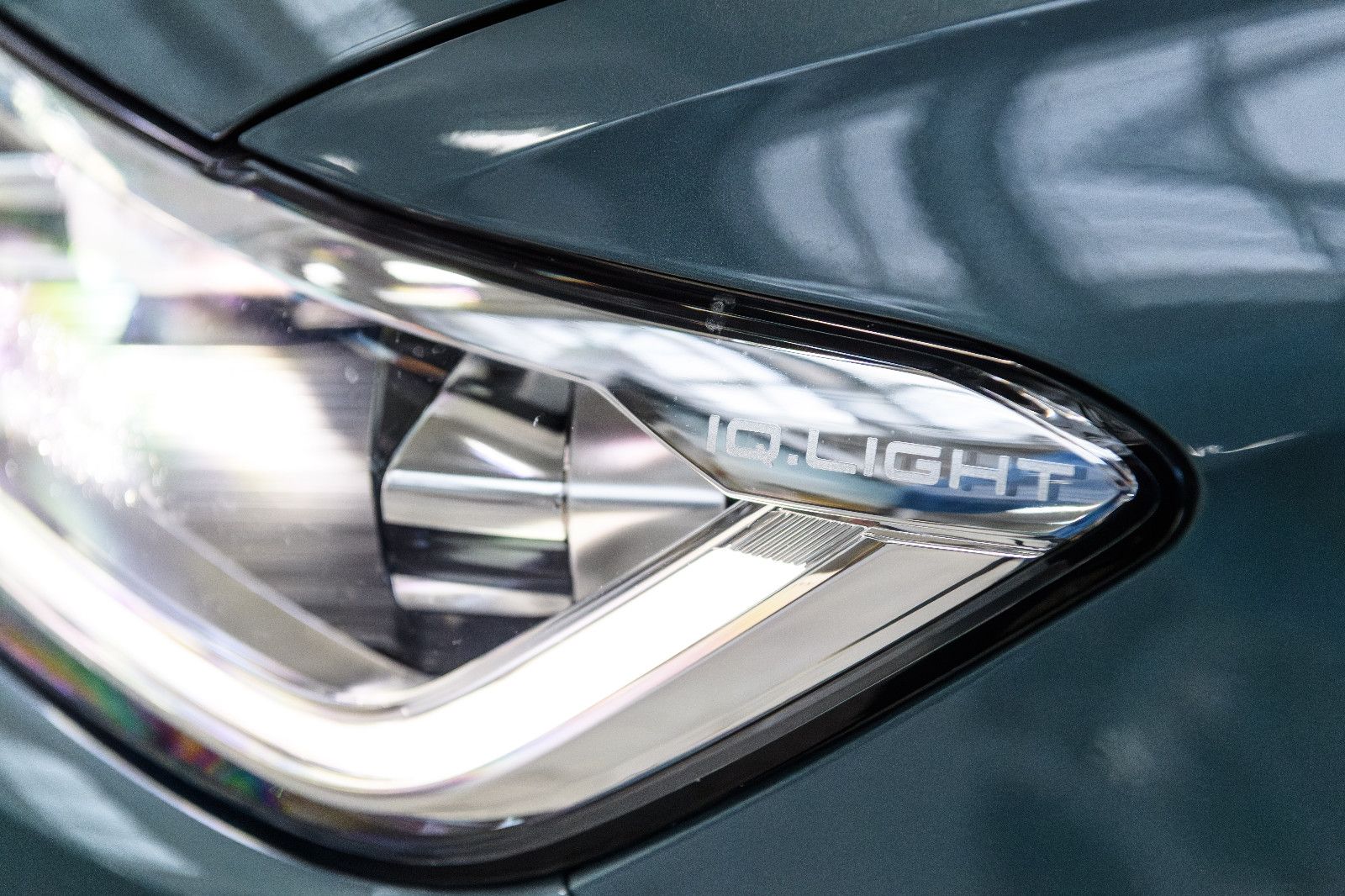 Fahrzeugabbildung Volkswagen T-Roc Style 1.5 TSI DSG LED+AHK+KEYLESS+KAMERA