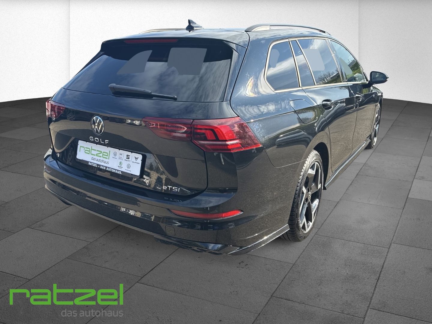Fahrzeugabbildung Volkswagen Golf Variant R-Line 1,5 l eTSI DSG LED ACC Apple