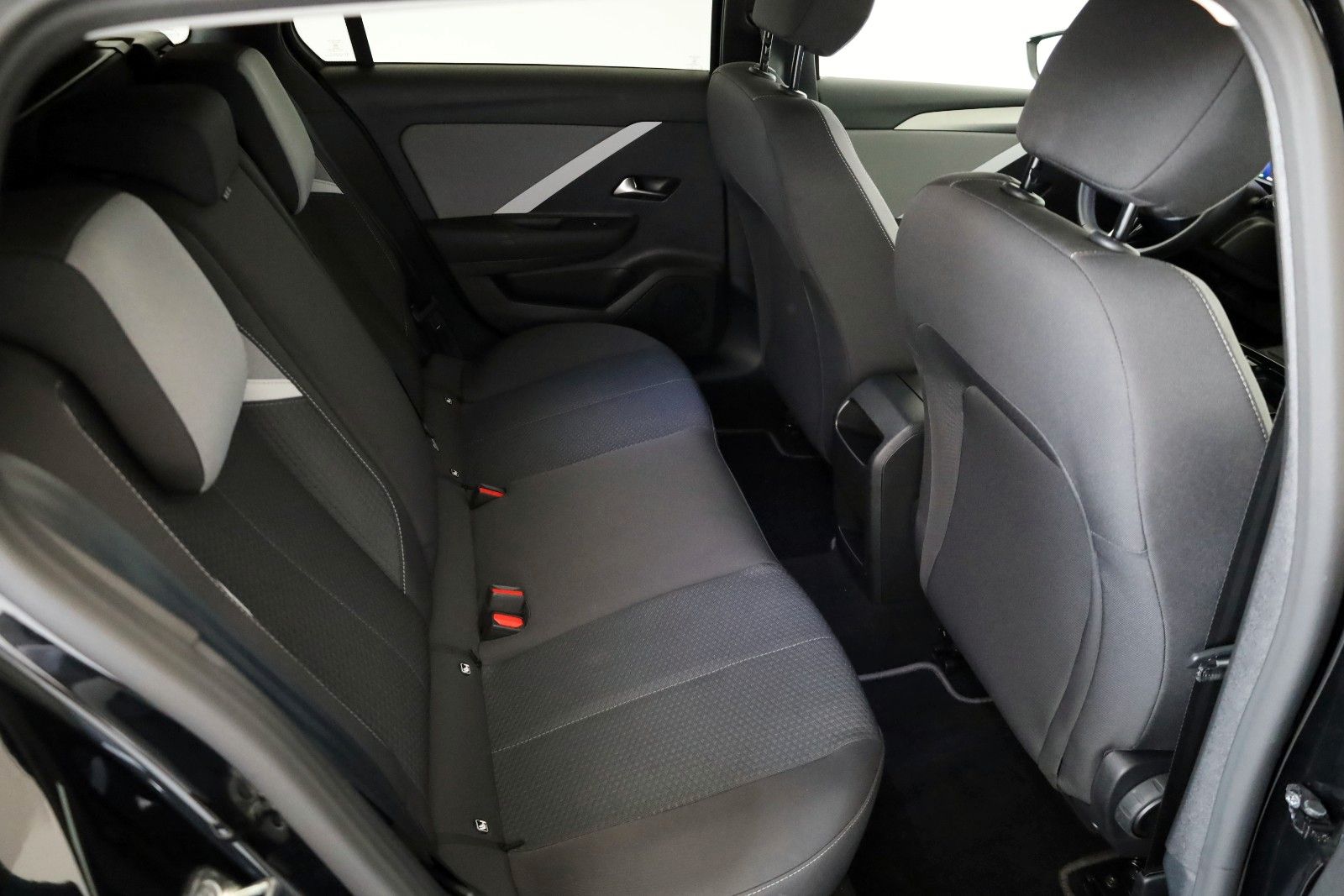 Fahrzeugabbildung Opel Astra L Sports Tourer,Navi,SH,LED,ACC,360Kam +WR