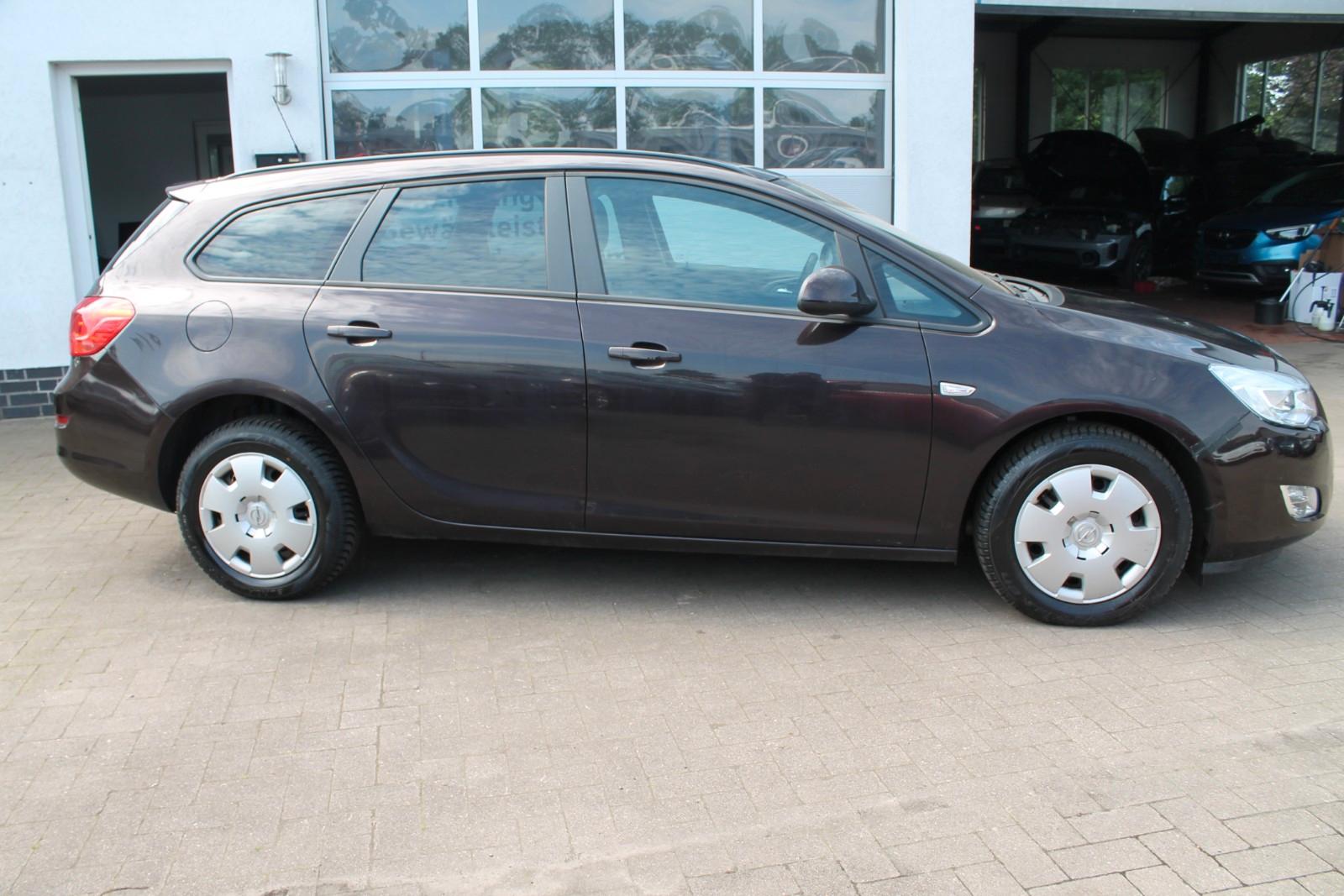 Opel Astra 2011 — photo 5