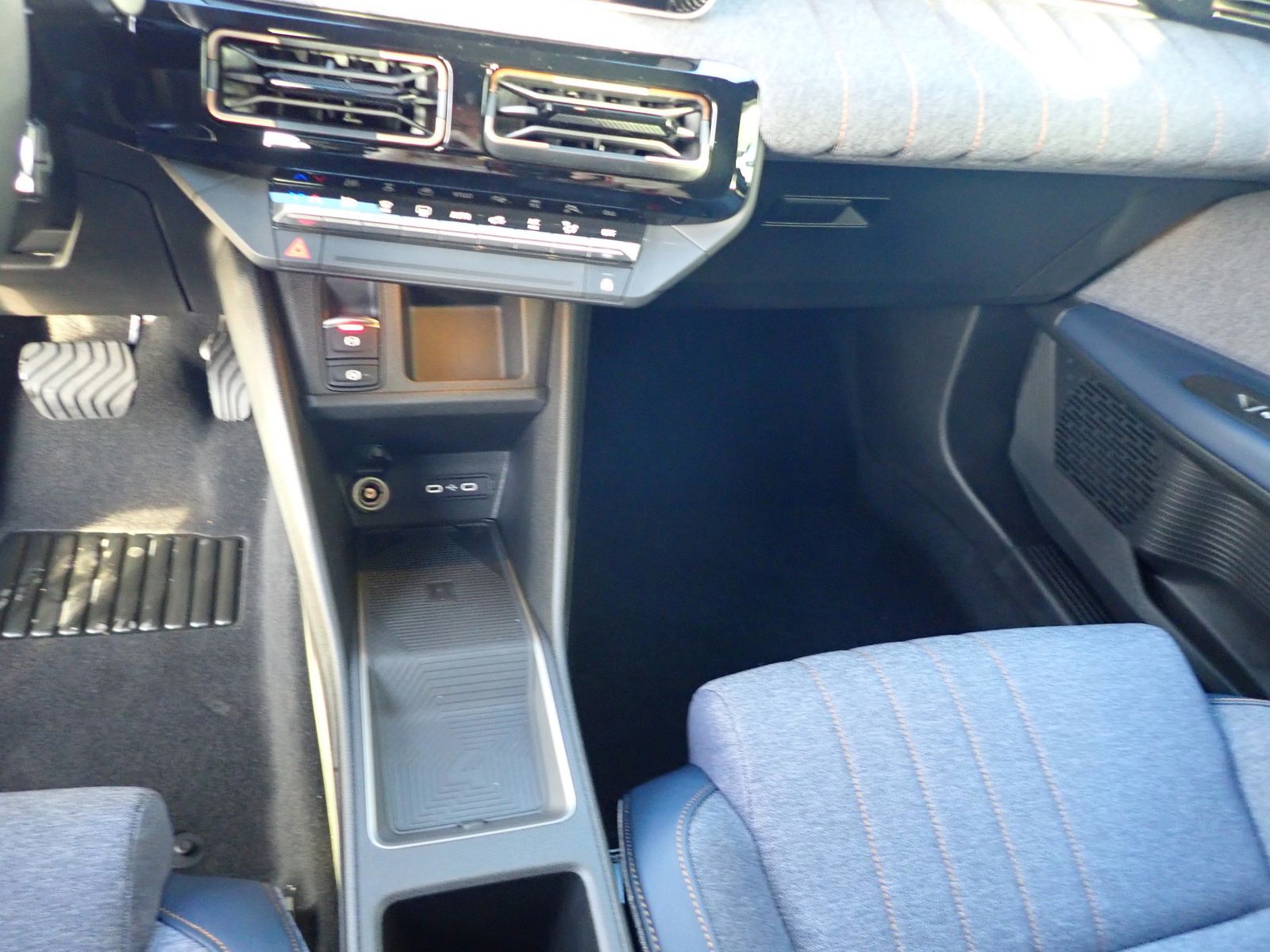 Fahrzeugabbildung Renault R 4 E-Tech elektrisch Techno 150 Comfort Range