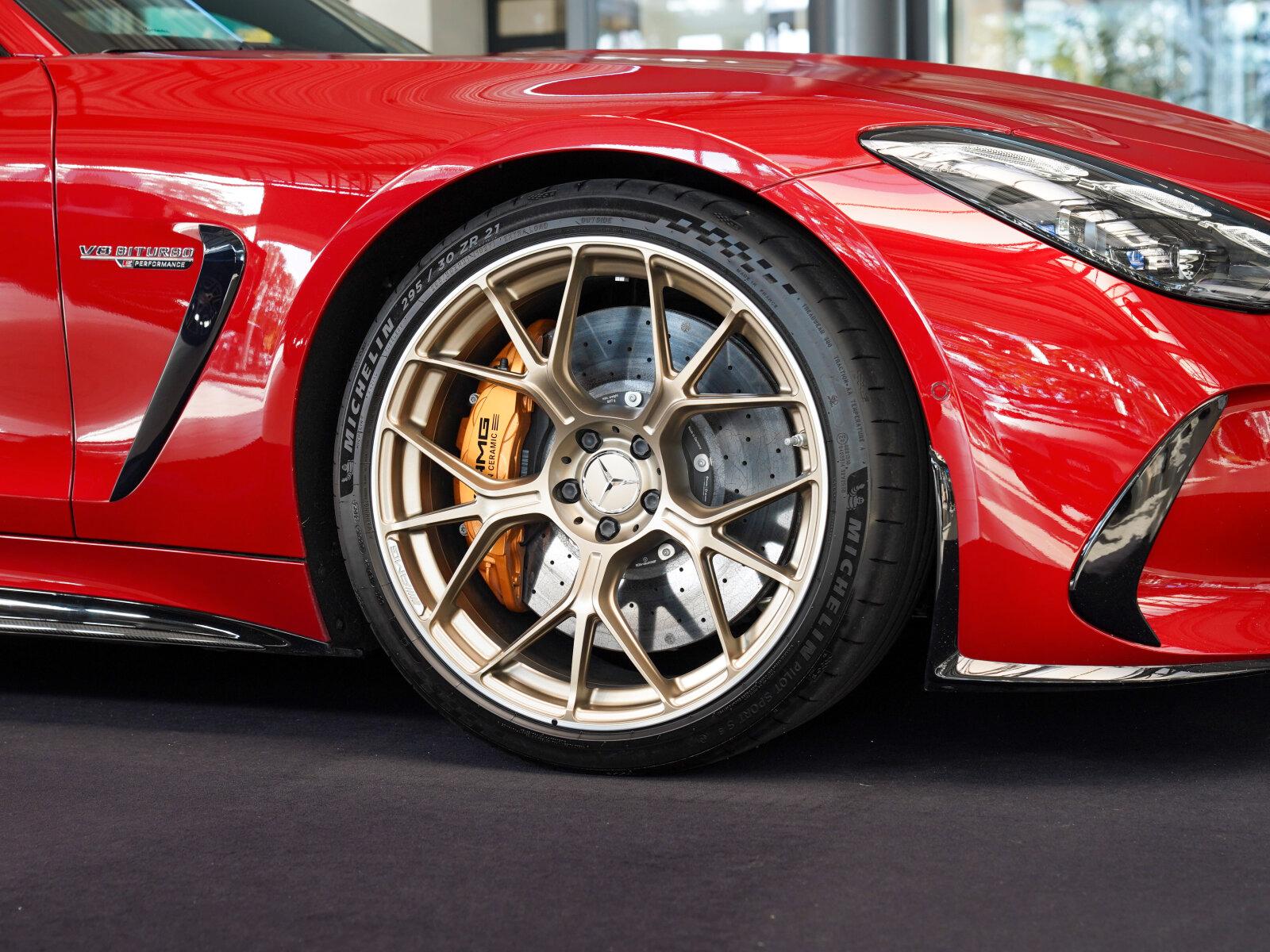 Mercedes-Benz AMG GT 63 S E PERFORMANCE Carbon Lift techgold