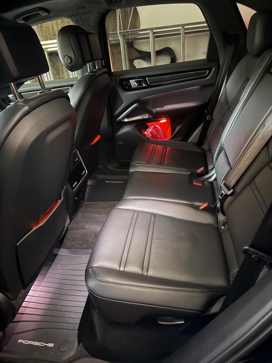 Fahrzeugabbildung Porsche Cayenne Turbo Matrix*Hinterachslenkung*Garantie