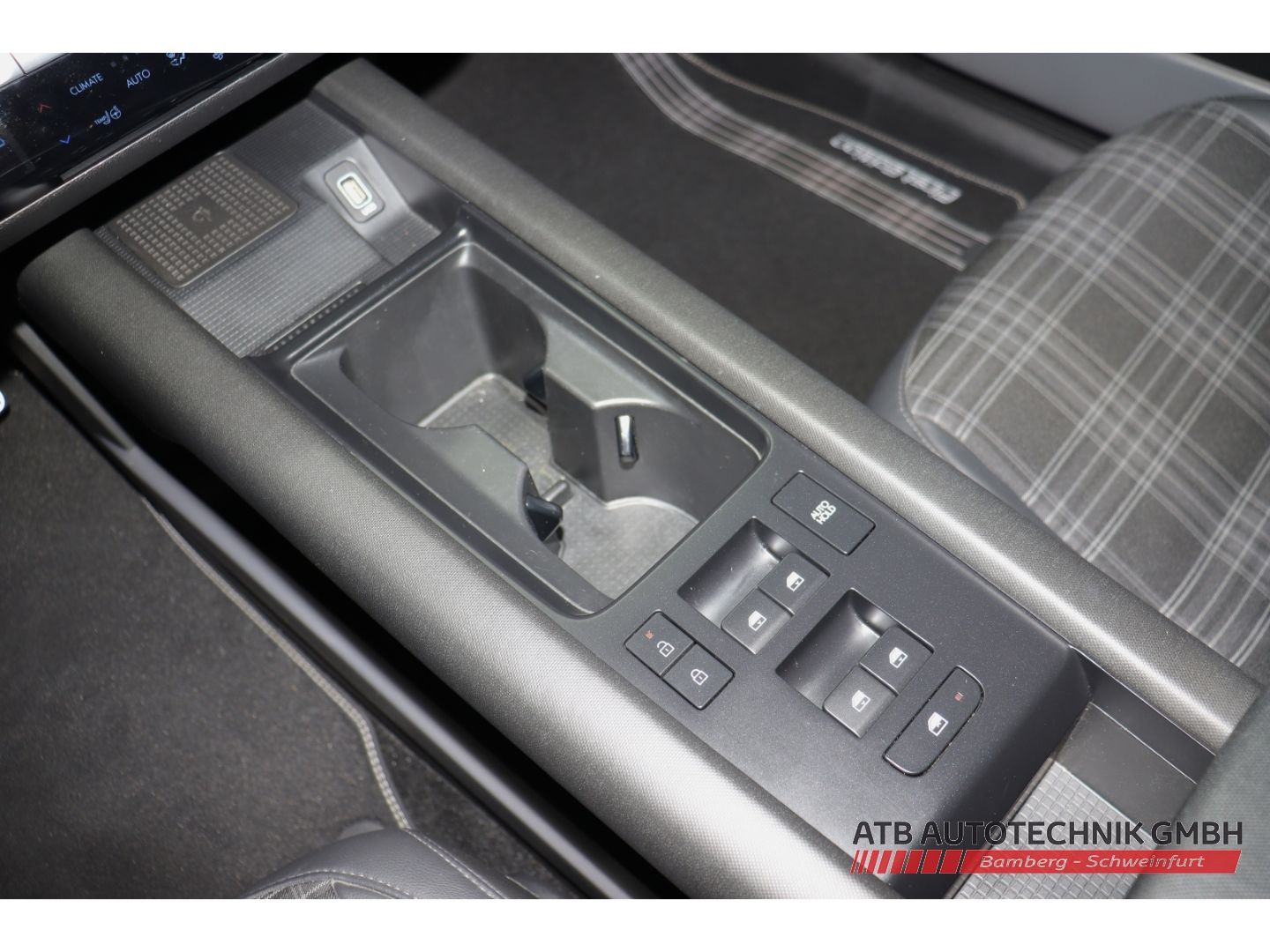 Fahrzeugabbildung Hyundai IONIQ 6 First Edition 77,4 kWh 4WD SOH 95,8% Nav