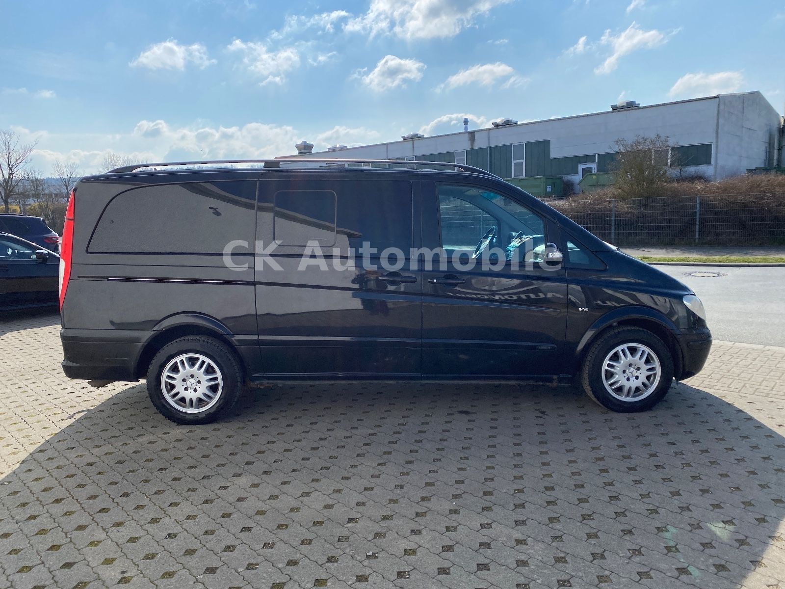 Fahrzeugabbildung Mercedes-Benz Viano 3.0 CDI lang Activity/6 Sitze/Leder/AHK