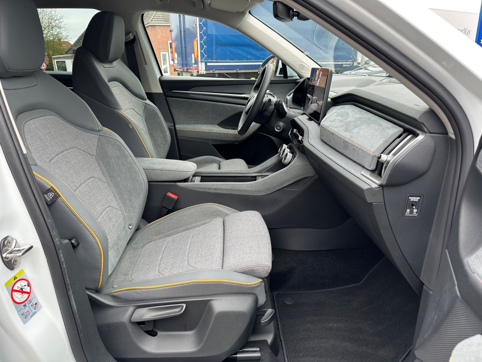 Fahrzeugabbildung SKODA Kodiaq 1.5 TSI Selection DSG Navi/ACC/Matrix/19"