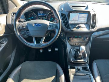 Fahrzeugabbildung Ford Kuga 1.5 EB 4x2 ST-Line Navi Bi-Xenon ACC AHK BT