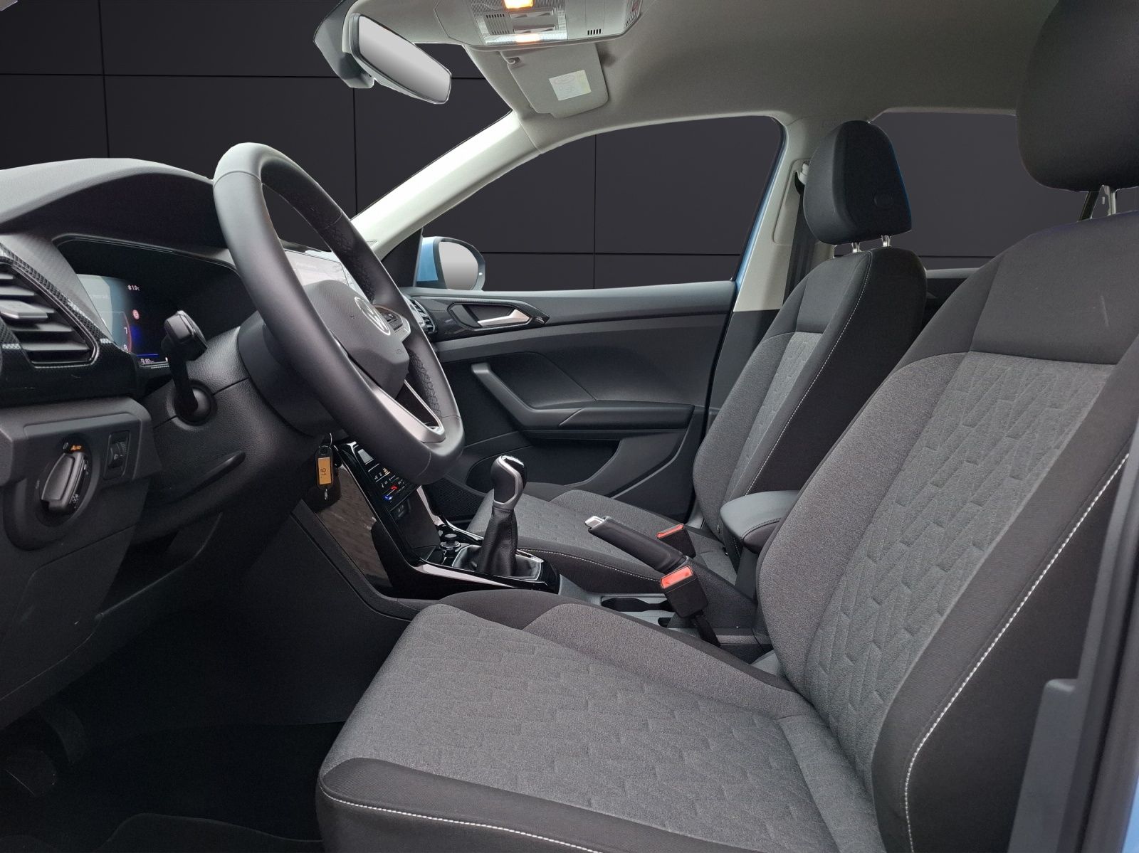 Fahrzeugabbildung Volkswagen T-Cross TSI Life LED AID ACC APP RFK SH LM