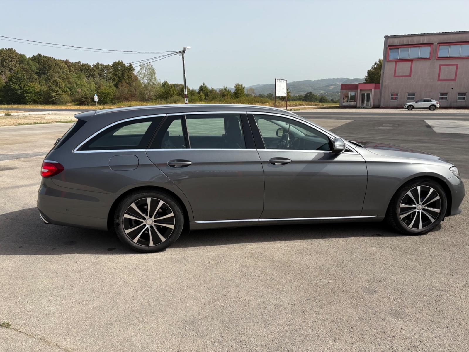 Mercedes-Benz E 220 d T Autom