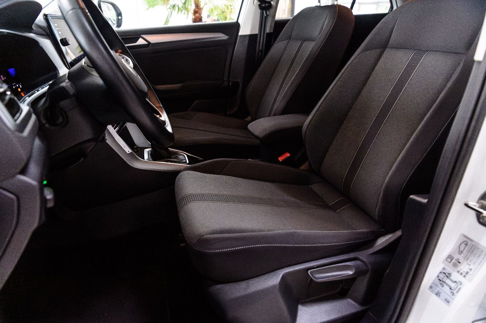 Fahrzeugabbildung Volkswagen T-Roc Life 1.0 TSI NAVI+PDC+SHZ+APP