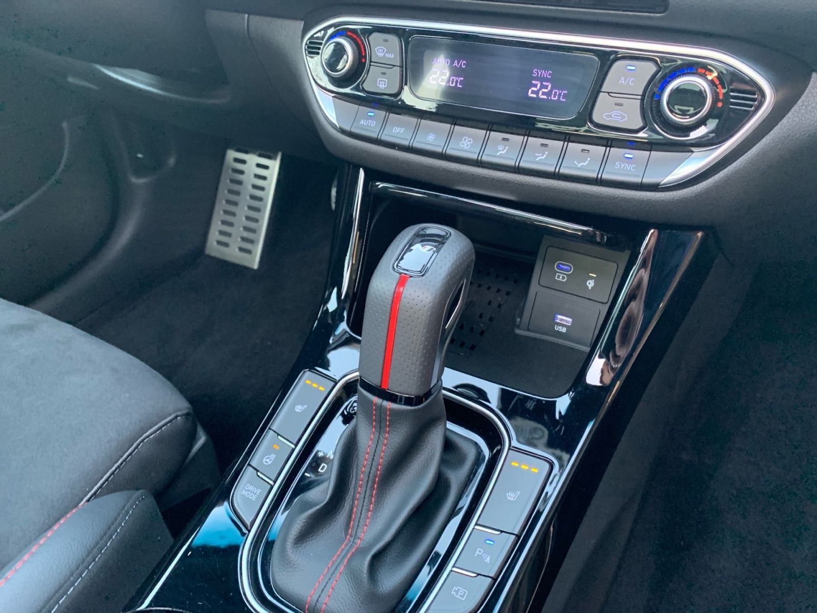 Fahrzeugabbildung Hyundai i30 1.5 T-GDI N Line 7-DCT Mild-Hybrid PanDach S