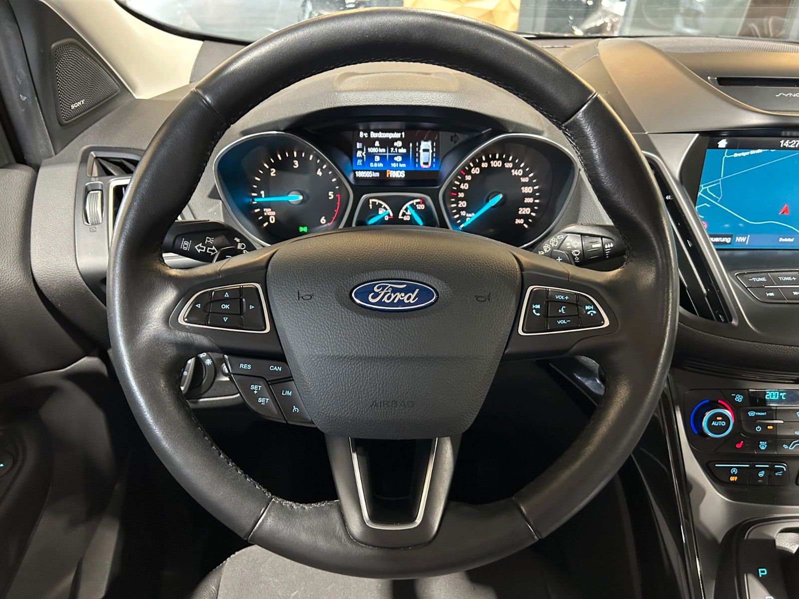 Fahrzeugabbildung Ford Kuga Titanium/PANO/AMBIENTE/KAMERA