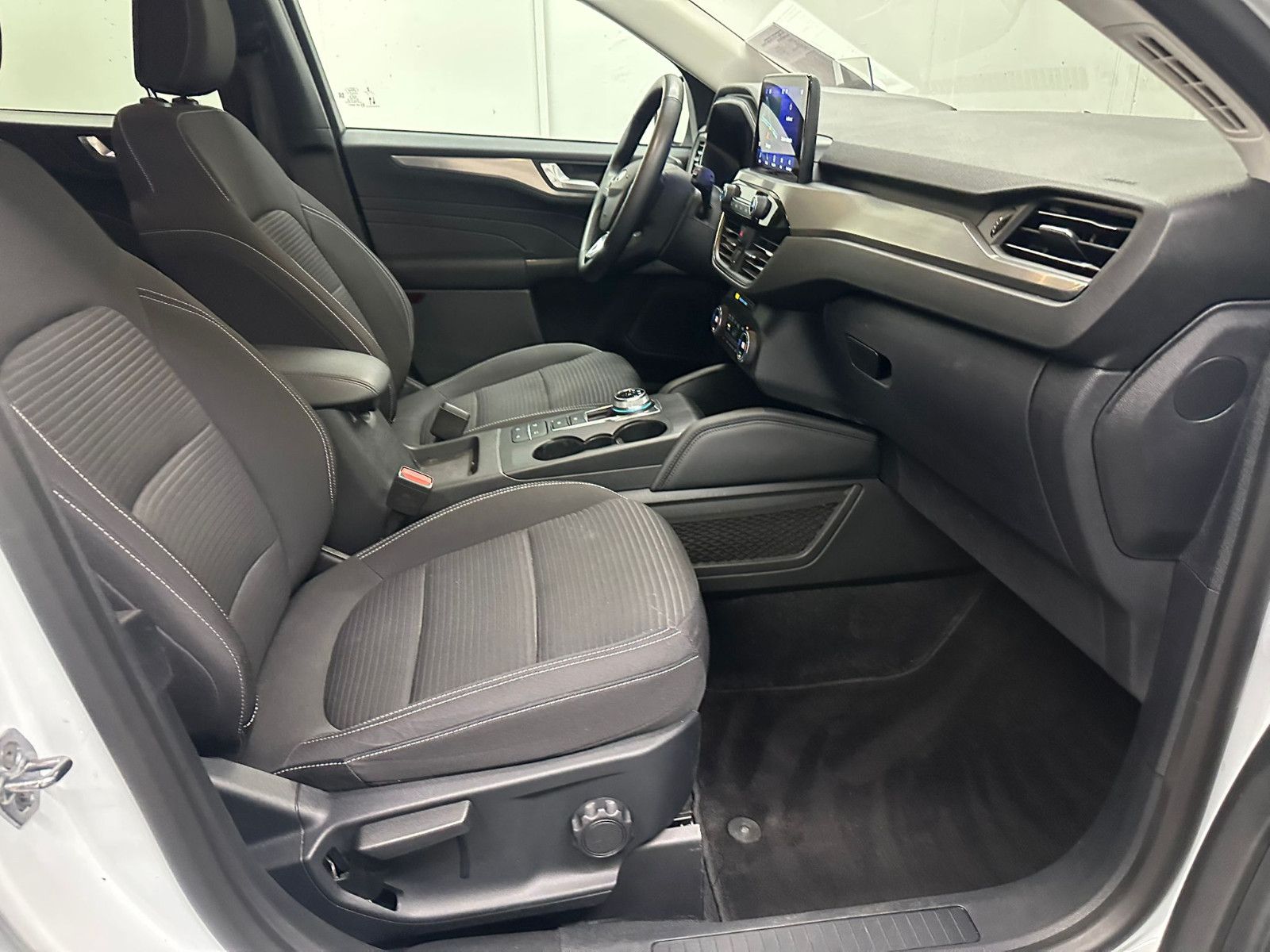 Fahrzeugabbildung Ford Kuga 2.0 4 x 4 EcoBlue Titanium AHK*WINTER-PA