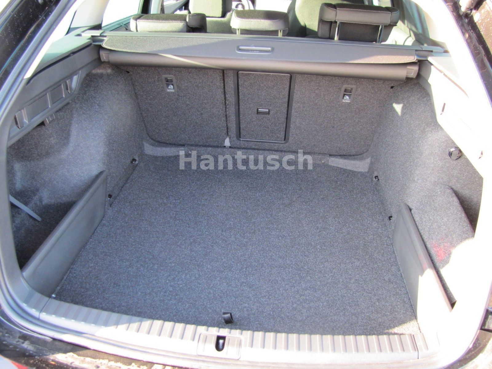 Fahrzeugabbildung SKODA Octavia Combi Selection 1.5 TSI mHEV 150PS