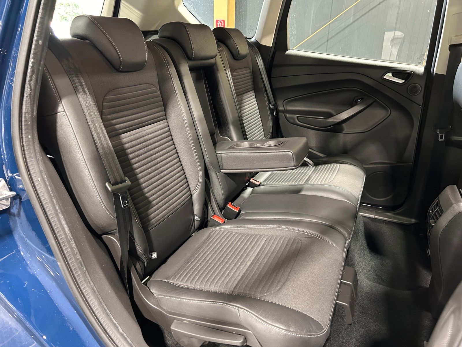 Fahrzeugabbildung Ford Kuga Titanium/PANO/AMBIENTE/KAMERA